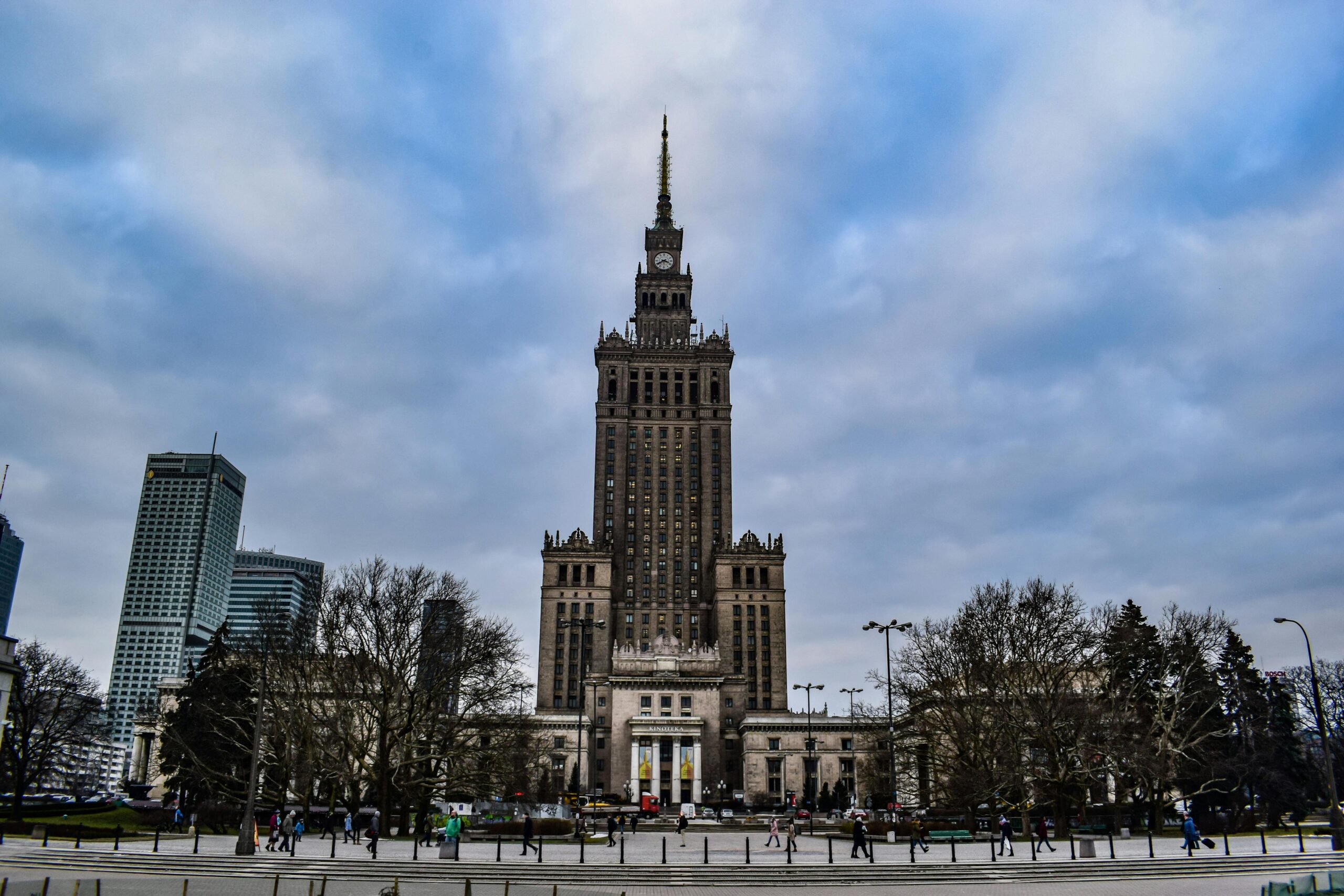 Warszawa Pałac Kultury i Nauki - ikona architektury socrealistycznej, najwyższy budynek w Polsce. Atrakcje turystyczne, bilety, taras widokowy PKiN.
