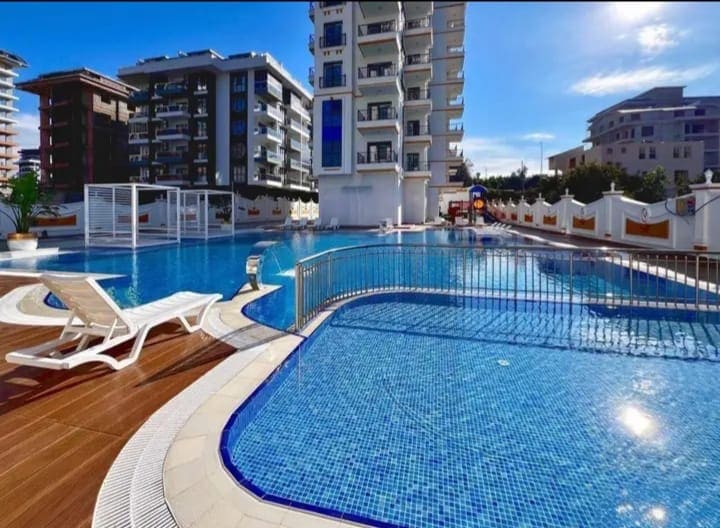 Turcja kompleks mieszkaniowy z basenem - nowoczesny apartamentowiec Riwiera Turecka z wielopoziomowym basenem i strefą relaksu, luksusowe amenities program obywatelstwa tureckiego, ekskluzywne nieruchomości z infrastrukturą rekreacyjną